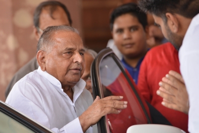  Mulayam Singh Yadav Still Critical: Medanta Hospital-TeluguStop.com