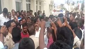  High Tension In Hindupuram Constituency..!-TeluguStop.com