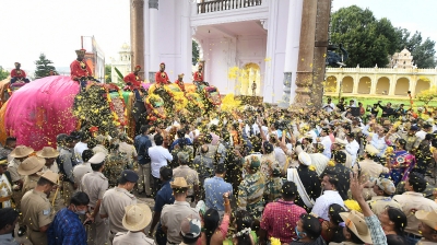  Over 5 Lakh People Witness Historic Dasara Festivities In Mysuru-TeluguStop.com