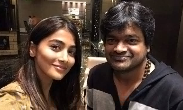  Director Harish Shankar Selfie With Pooja Hegde , Bhavadeeyudu Bhagathsingh, Har-TeluguStop.com