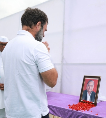  Rahul Gandhi Condoles Mulayam Singh Yadav's Demise-TeluguStop.com