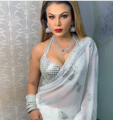 Rakhi Sawant: Even Though Bigg Boss Has Just Started, Everyone Is Still Sleeping Rakhi Sawant: Even Though Bigg Boss Has Just Started, Everyone Is Still Sleeping-TeluguStop.com