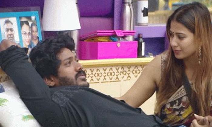  Bigg Boss Telugu 6 Inaya And Surya Share Lallipop , Bigg Boss Season 6, Inaya, S-TeluguStop.com