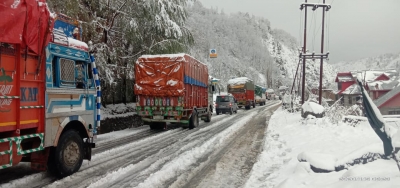  Shooting Stones Disrupt Traffic On Jammu-srinagar Highway-TeluguStop.com