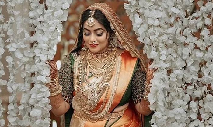  Poorna Shares Diwali Surprise Wedding Photos Photos Viral, Poorna , Shares Diwal-TeluguStop.com