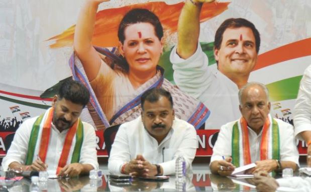 Congress In Charge Of Telangana To Hyderabad Tomorrow..! Congress In Charge Of Telangana To Hyderabad Tomorrow..!-TeluguStop.com