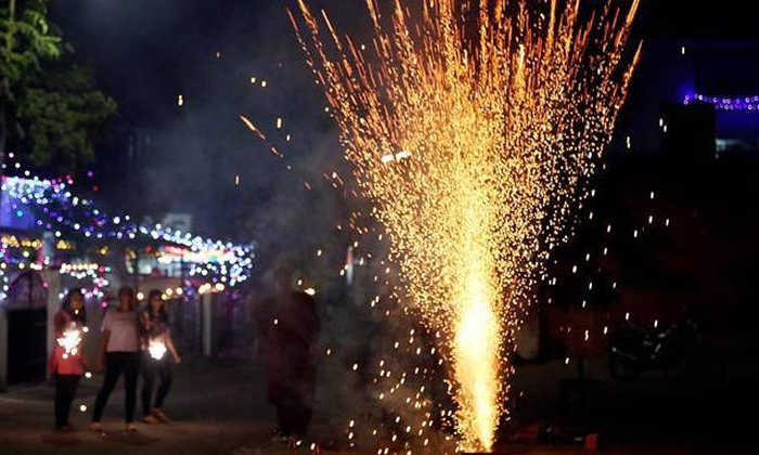  Tamilnadu Government Restrictions Of Firing Diwali Crackers Details, Tamilnadu G-TeluguStop.com