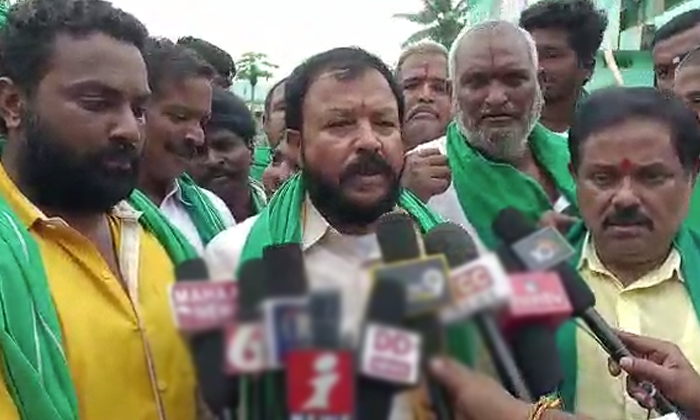  Tdp Ex Mla Chintamaneni Prabhakar Commens On Ycp Flexis In Amaravati Farmers Pad-TeluguStop.com