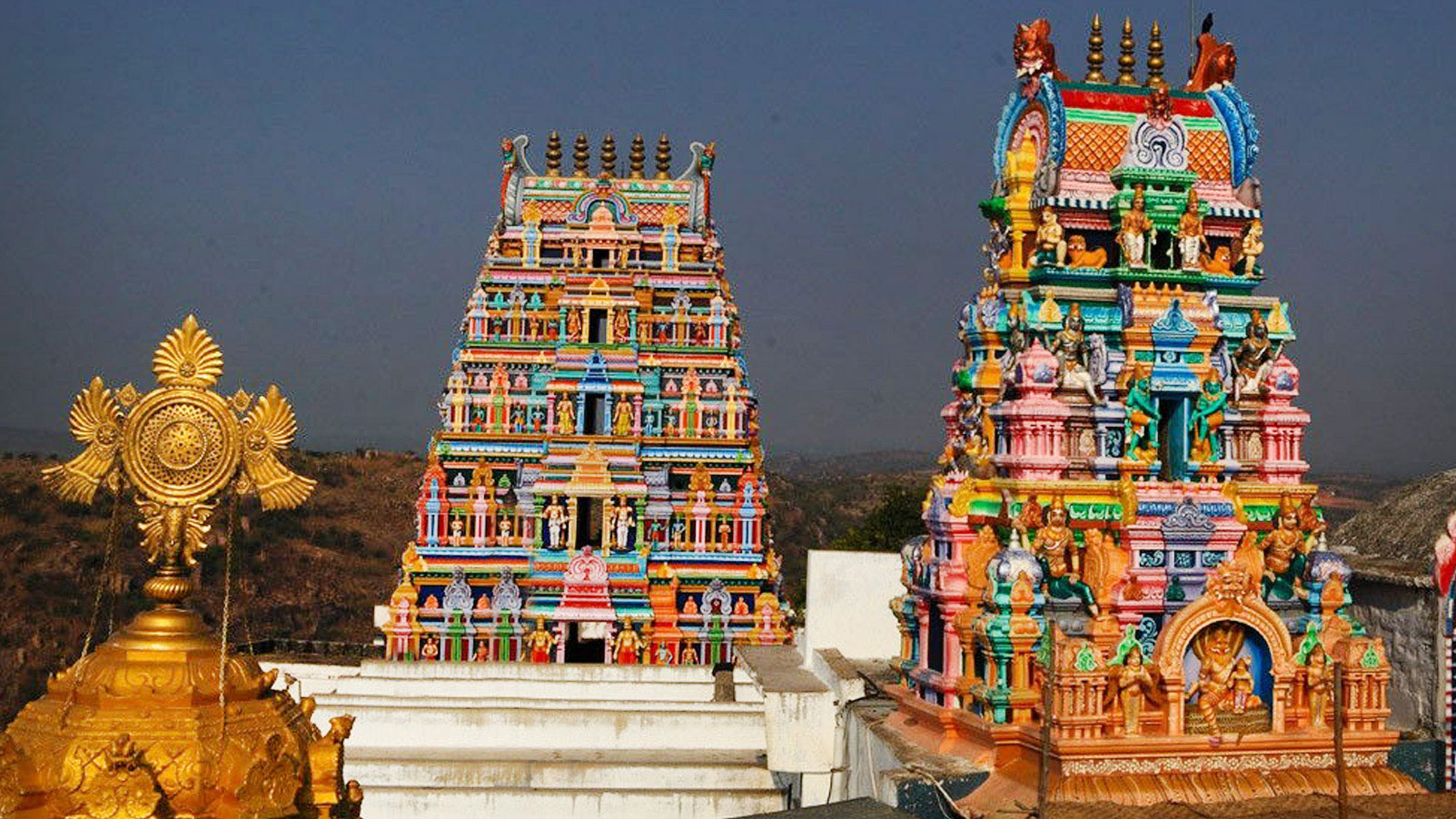  Devotees On The Road In Yadadri-TeluguStop.com