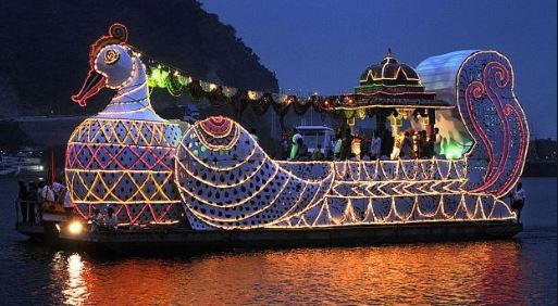  Suspense Continues Over Indrakiladri Kanakadurgamma Theppotsavam-TeluguStop.com