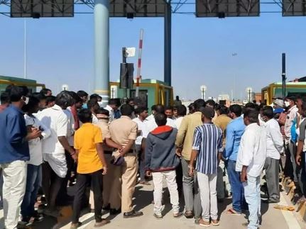 Puttur Mandal Vadamalapet Toll Plaza Tension Puttur Mandal Vadamalapet Toll Plaza Tension-TeluguStop.com