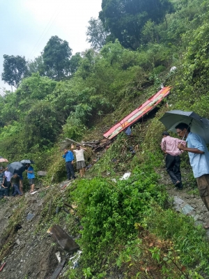  U'khand Bus Accident: 25 Bodies Recovered, Many Feared Missing; U'khand Cm Revie-TeluguStop.com