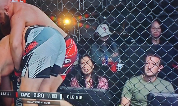  Viral Meta Ceo Mark Zuckerberg Watched Ufc Fight Along With Wife Details, Mark Z-TeluguStop.com