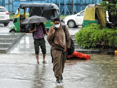  Water-logging Causes Traffic Jams Across Delhi-TeluguStop.com