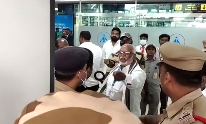  Ycp Leader Md Gousani Creating Troubles At Gannavaram Airport, Ycp Leader Md Go-TeluguStop.com