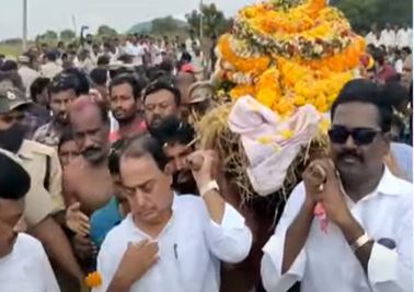  Tension At Forest Ranger's Funeral-TeluguStop.com