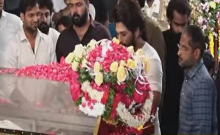  Krishna Cremated With Official Government Formalities-TeluguStop.com