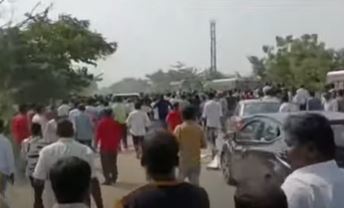 Attack On Manakondur Mla Rasamai Balakishan's Car Attack On Manakondur Mla Rasamai Balakishan's Car-TeluguStop.com