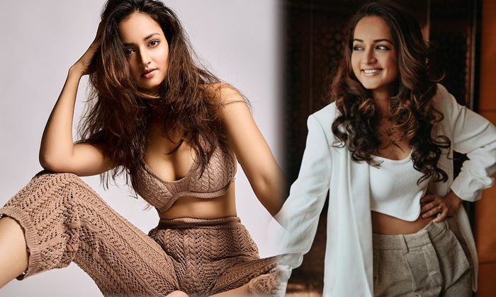 Actress Shanvi Srivastava Looks Drop Dead Gorgeous In This Images-telugu Actress Photos Actress Shanvi Srivastava Looks High Resolution Photo