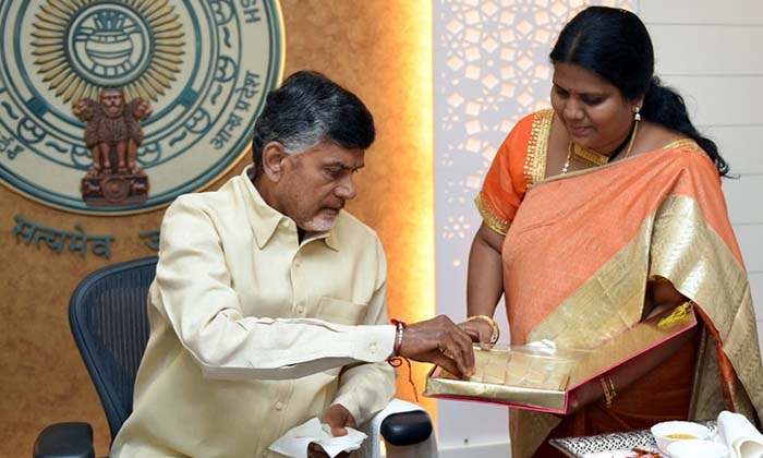  Former Tdp Minister Peethala Sujatha Looking For Constituency , Tdp, Peethala S-TeluguStop.com