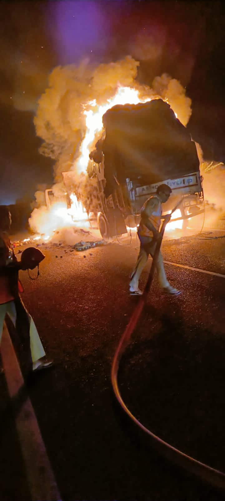  An Amazon Parcel Vehicle Caught Fire-TeluguStop.com