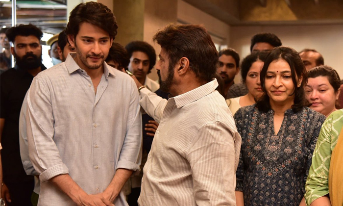 Nandamuri Balakrishna Brings Smile On Mahesh Babu Face Details, Krishna, Super S Nandamuri Balakrishna Brings Smile On Mahesh Babu Face Details, Krishna, Super S-TeluguStop.com