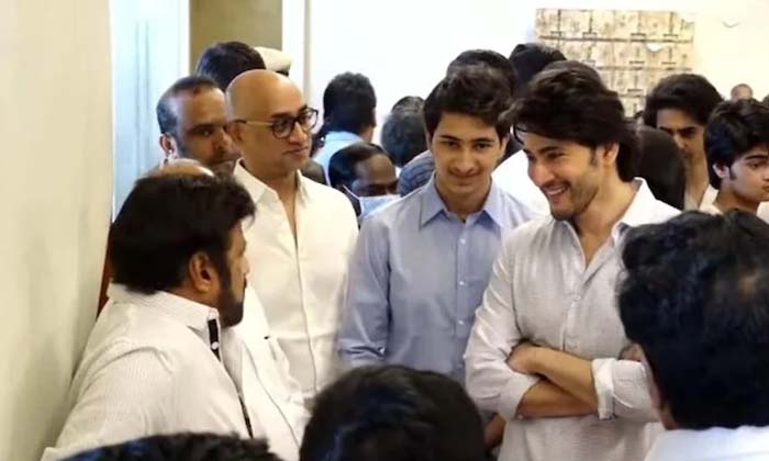  Reason Behind The Smiles Of Mahesh & Balayya In Viral Pic, Super Star Krishna, M-TeluguStop.com