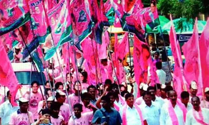  Lack Of Funds For Trs Party Mlas Are Confused Trs, Cm Kcr, Mlas , Mlcs , Money-TeluguStop.com