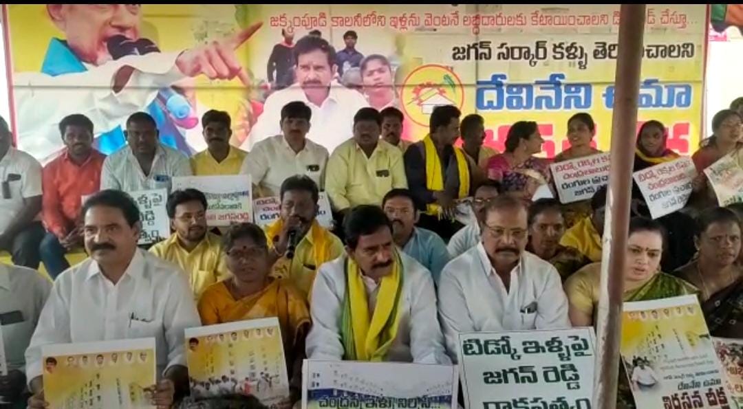  Tdp Leader Devineni Uma Fires On Ycp Government-TeluguStop.com