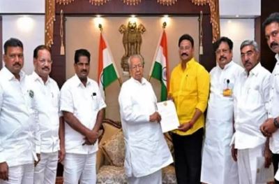  A Group Of Tdp Leaders Met The Governor Of Ap-TeluguStop.com