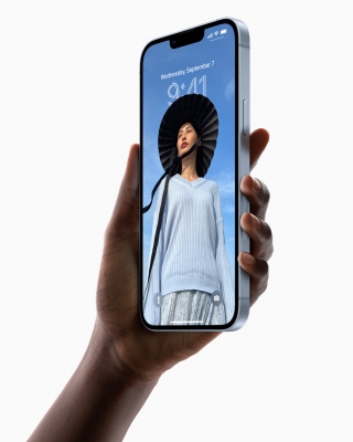  Apple Updates Iphone 14 Ad Video After Lyrics Were Confused For Racial Slur-TeluguStop.com
