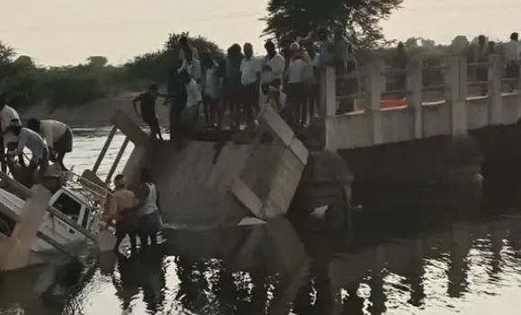  Collapsed Pennanadi Bridge In Anantapur-TeluguStop.com