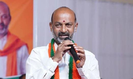  Bjp Chief Bandi Sanjay Hot Comments-TeluguStop.com