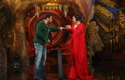  'bb 16': Kajol, Revathy Join Salman Khan 'weekend Ka Vaar'-TeluguStop.com