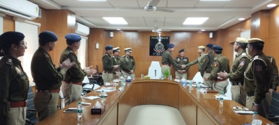  Delhi Cp Rewards Cops Who Foiled Attack On Aaftab-TeluguStop.com