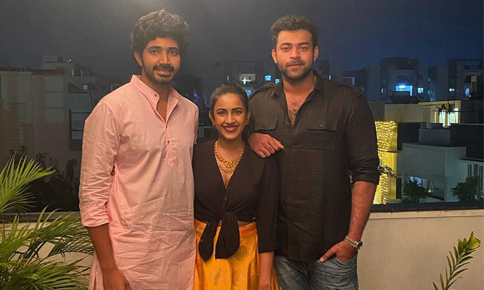  Did Varun Tej Give A Warning To Niharika Viral News In The Industry Details, Var-TeluguStop.com