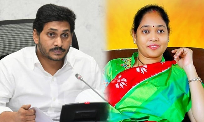  Former Home Minister Mekathoti Sucharitha Resigns To Guntur District Ycp Party P-TeluguStop.com