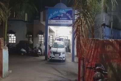  Gujarat Man Blackmails Sister, Held-TeluguStop.com
