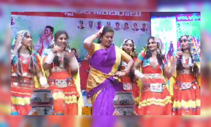  Minister Roja Dance At Jagananna Swarnotsava Sambaralu, Minister Roja Dance ,jag-TeluguStop.com