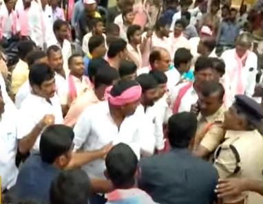  Intense Tension In Palivela Of Nalgonda District-TeluguStop.com