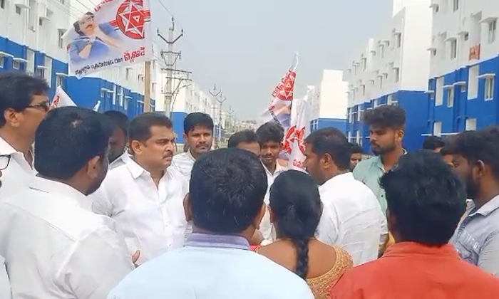  Peopels Reject Jagananna Illu Pedalandariki Kannillu By Janasena Leaders, Peopel-TeluguStop.com