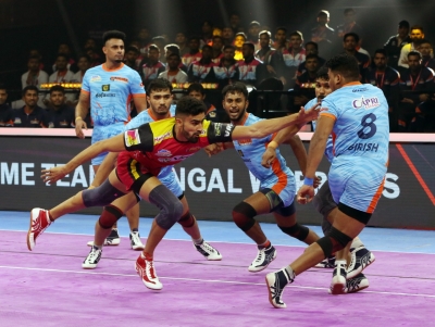  Pkl 9: Maninder Singh Helps Bengal Warriors Win Against Bengaluru Bulls-TeluguStop.com