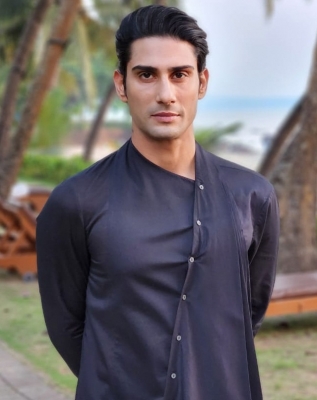  Prateik Babbar Was Overwelhmed By The Script Of 'india Lockdown'-TeluguStop.com