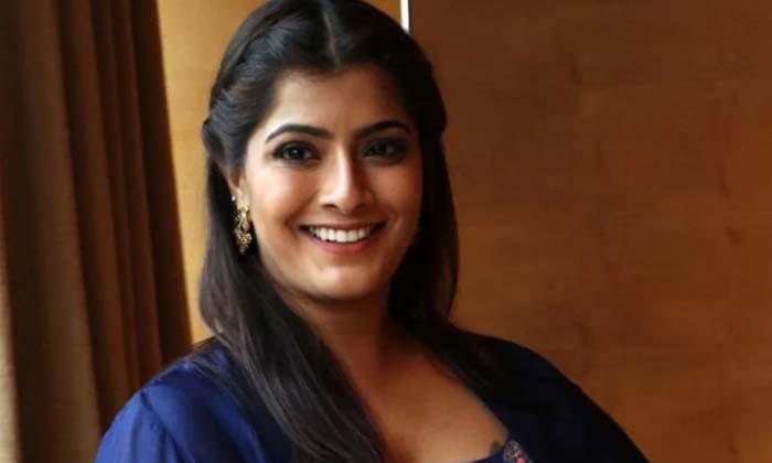  Shocking Facts About Varalaxmi Sharat Kumar Details Here Goes Viral ,varalaxmi ,-TeluguStop.com