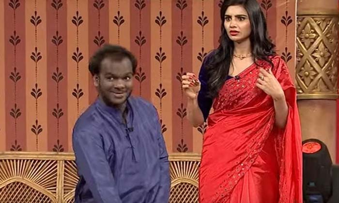  Shocking Incident In Extra Jabardasth Show Promo Details Here Goes Viral , Varsh-TeluguStop.com