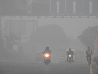  Smog Layer Prevails Over Delhi, Aqi Remains 'very Poor-TeluguStop.com