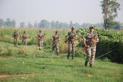  Ssb Arrests Two Intruders Including Nz National From India-nepal Border-TeluguStop.com