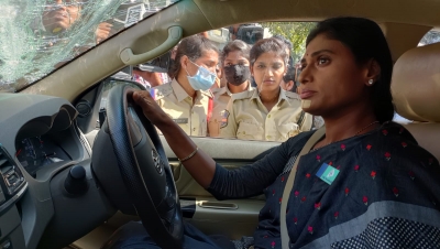  Telangana: Kavitha, Sharmila Trade Barbs On Twitter-TeluguStop.com