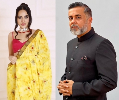  Uorfi Calls Chetan Bhagat A 'pervert' After He Questions Her Dress Sense-TeluguStop.com