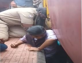  Accident At Duvwada Railway Station In Visakha-TeluguStop.com